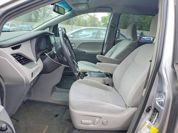 2016 TOYOTA SIENNA