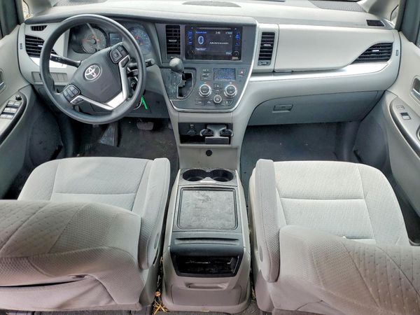 2016 TOYOTA SIENNA