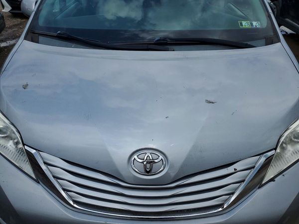 2016 TOYOTA SIENNA