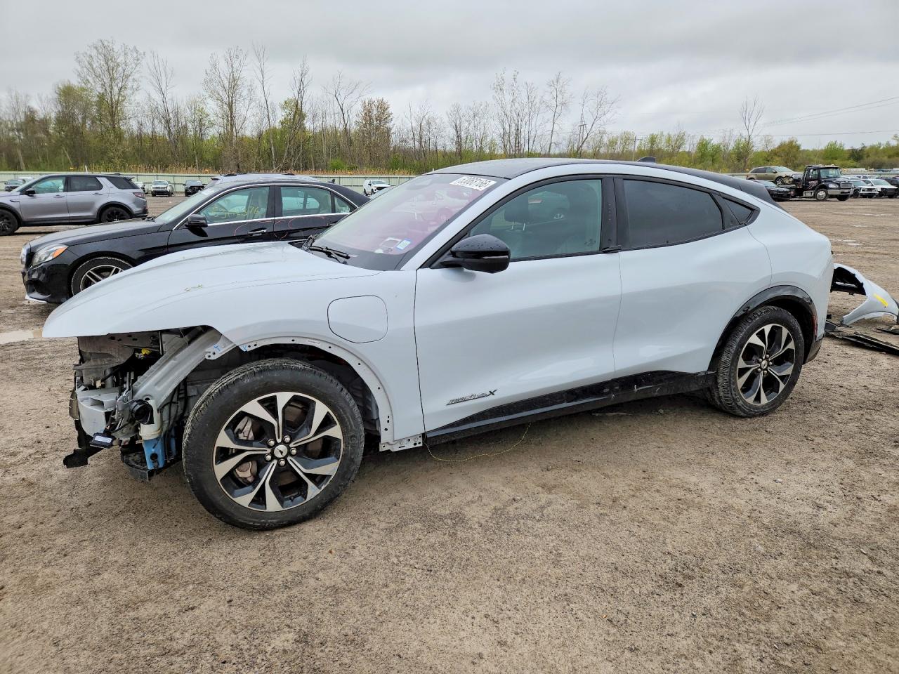2021 FORD MUSTANG Premium — Front 3/4
