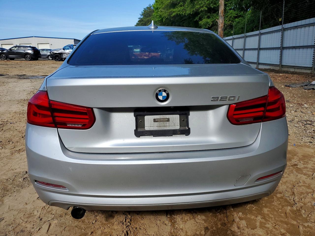 2018 BMW 320