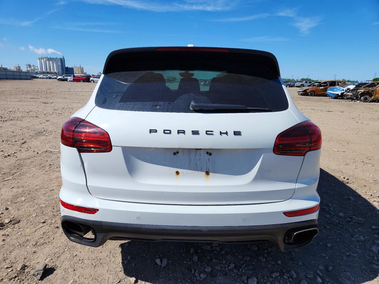2016 PORSCHE CAYENNE