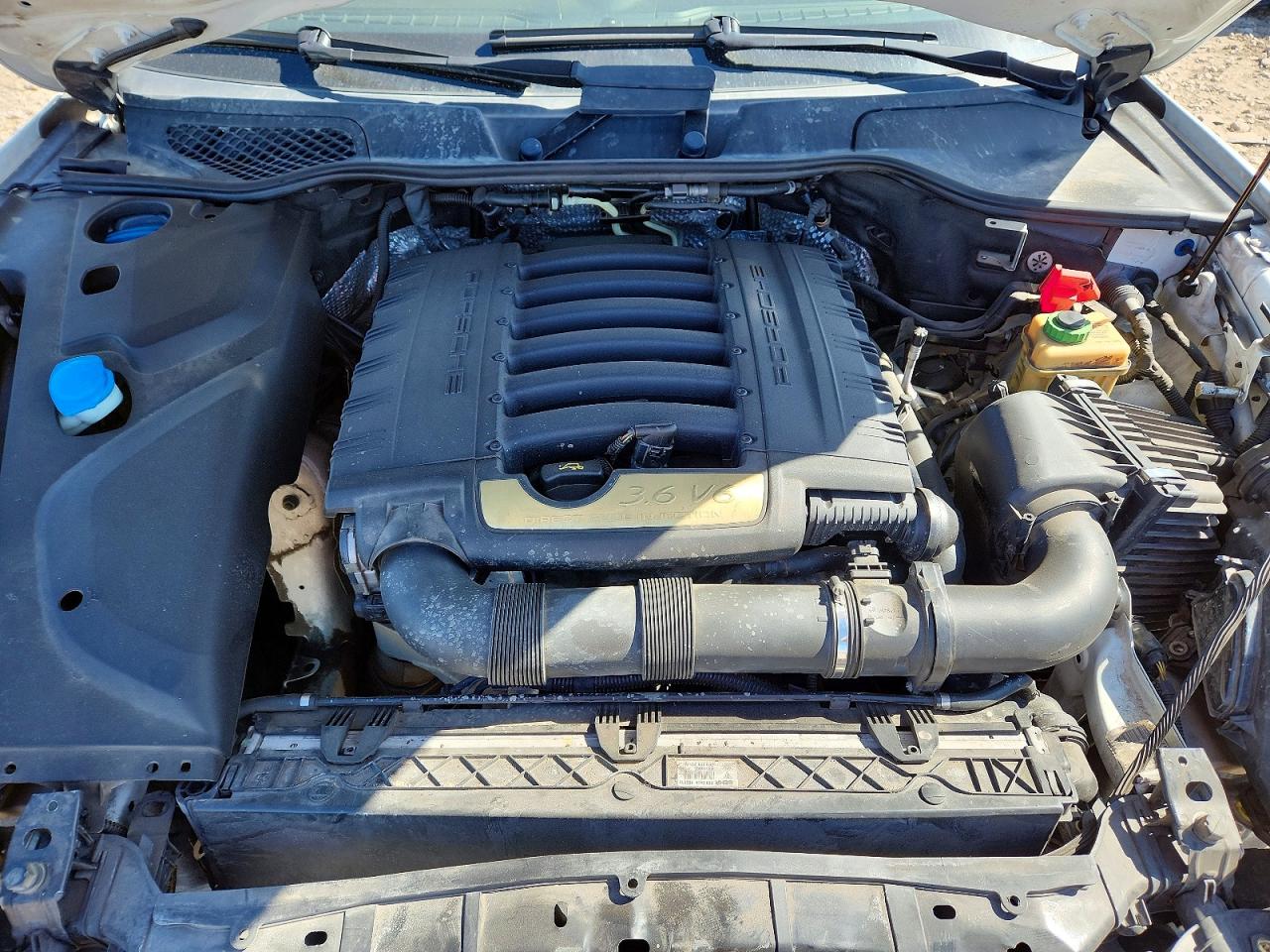2016 PORSCHE CAYENNE