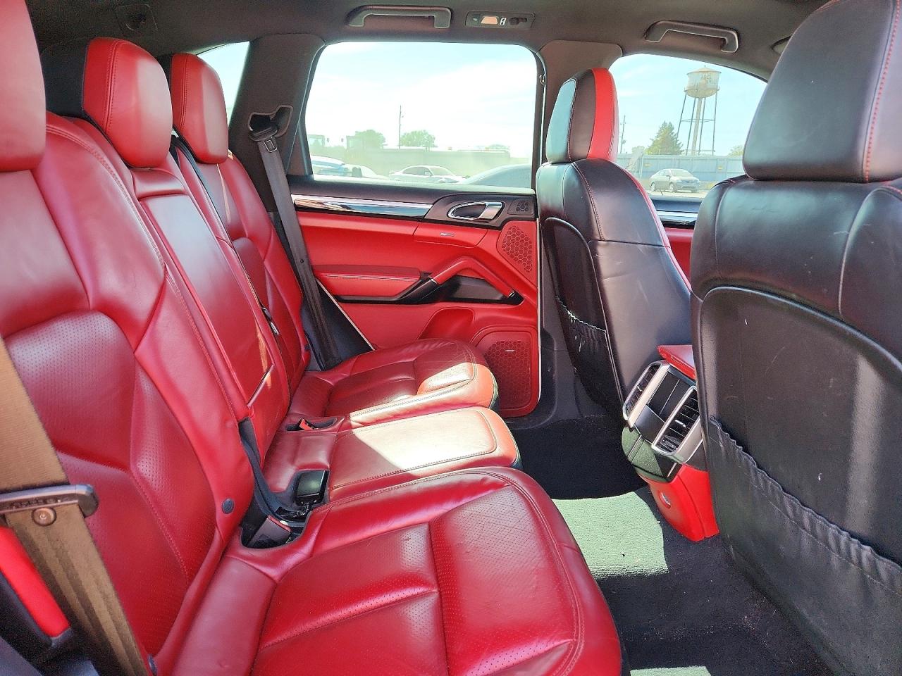 2016 PORSCHE CAYENNE