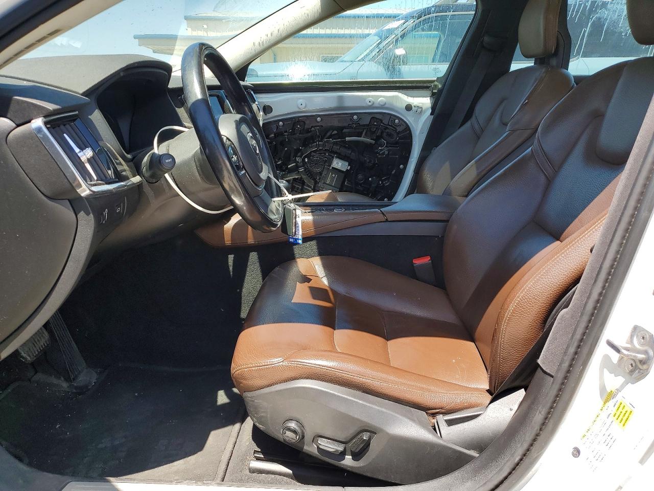 2018 VOLVO S90 Momentum