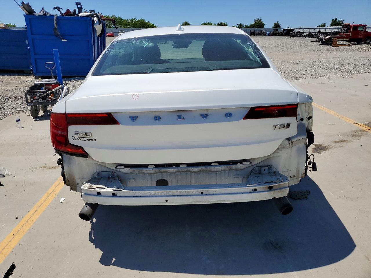 2018 VOLVO S90 Momentum