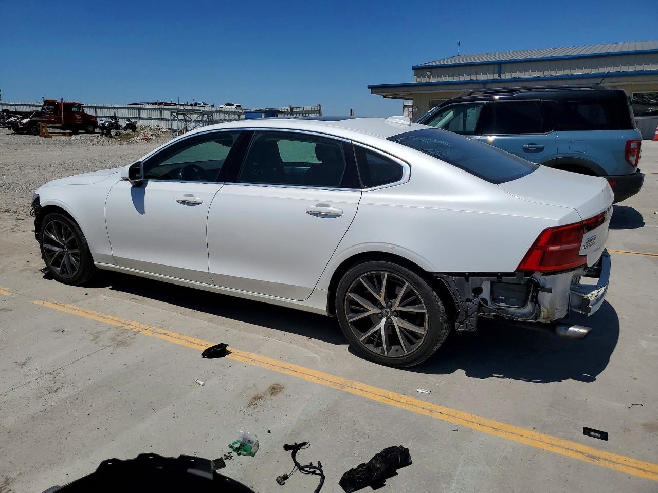 2018 VOLVO S90 Momentum