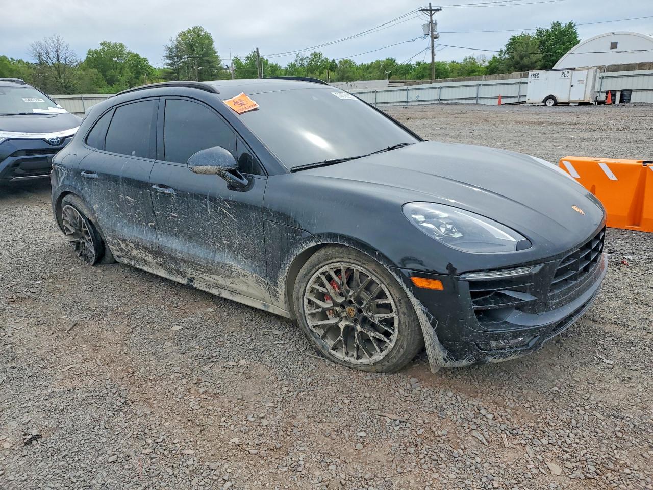 2017 PORSCHE MACAN