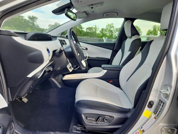 2017 TOYOTA PRIUS