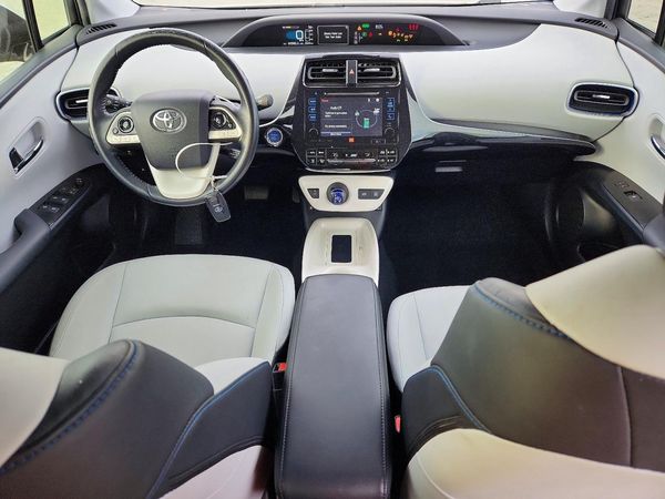 2017 TOYOTA PRIUS