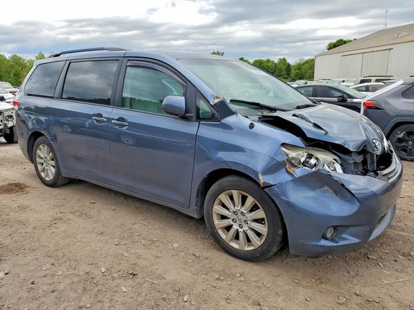 2014 TOYOTA SIENNA