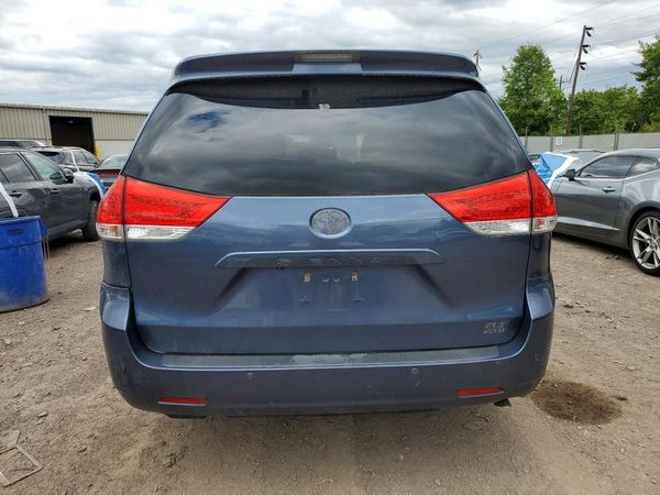 2014 TOYOTA SIENNA
