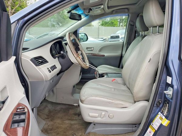 2014 TOYOTA SIENNA