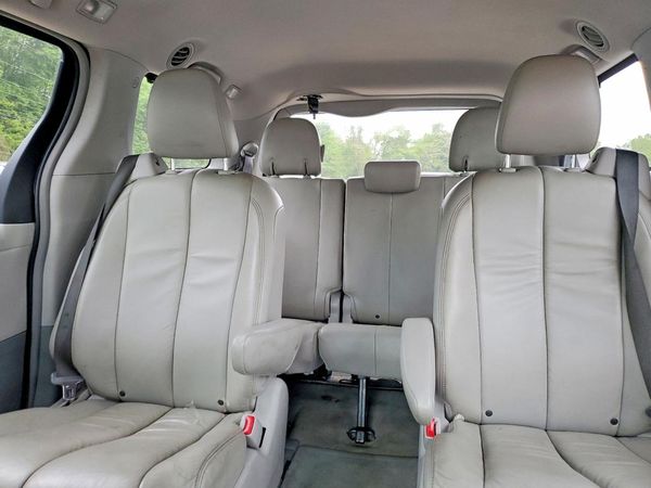 2014 TOYOTA SIENNA