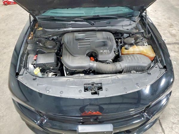2016 DODGE CHARGER SXT — Engine bay