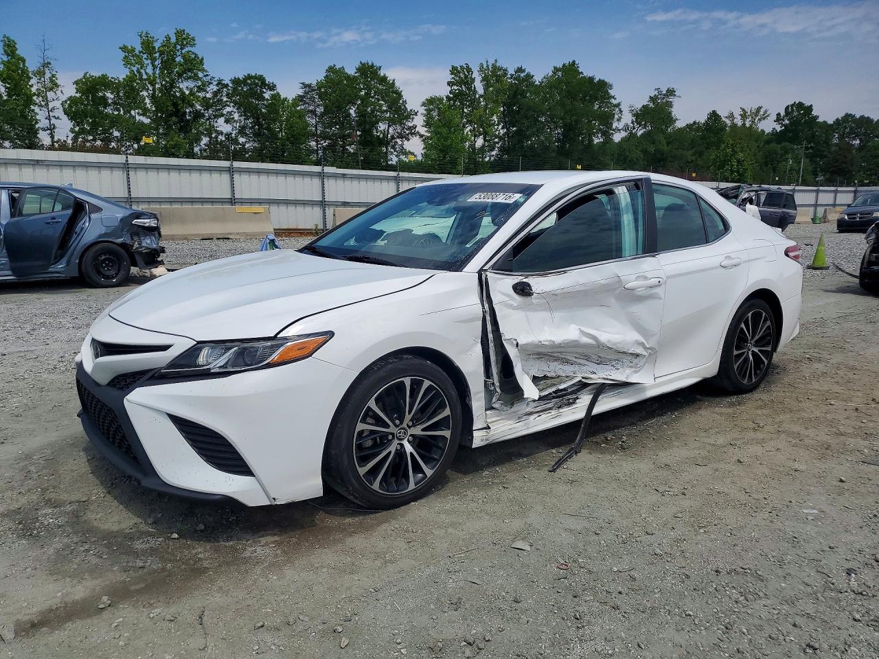 2020 TOYOTA CAMRY SE