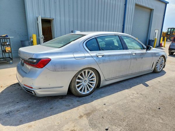 2020 BMW 740