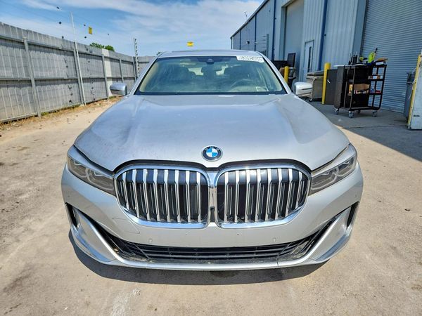 2020 BMW 740