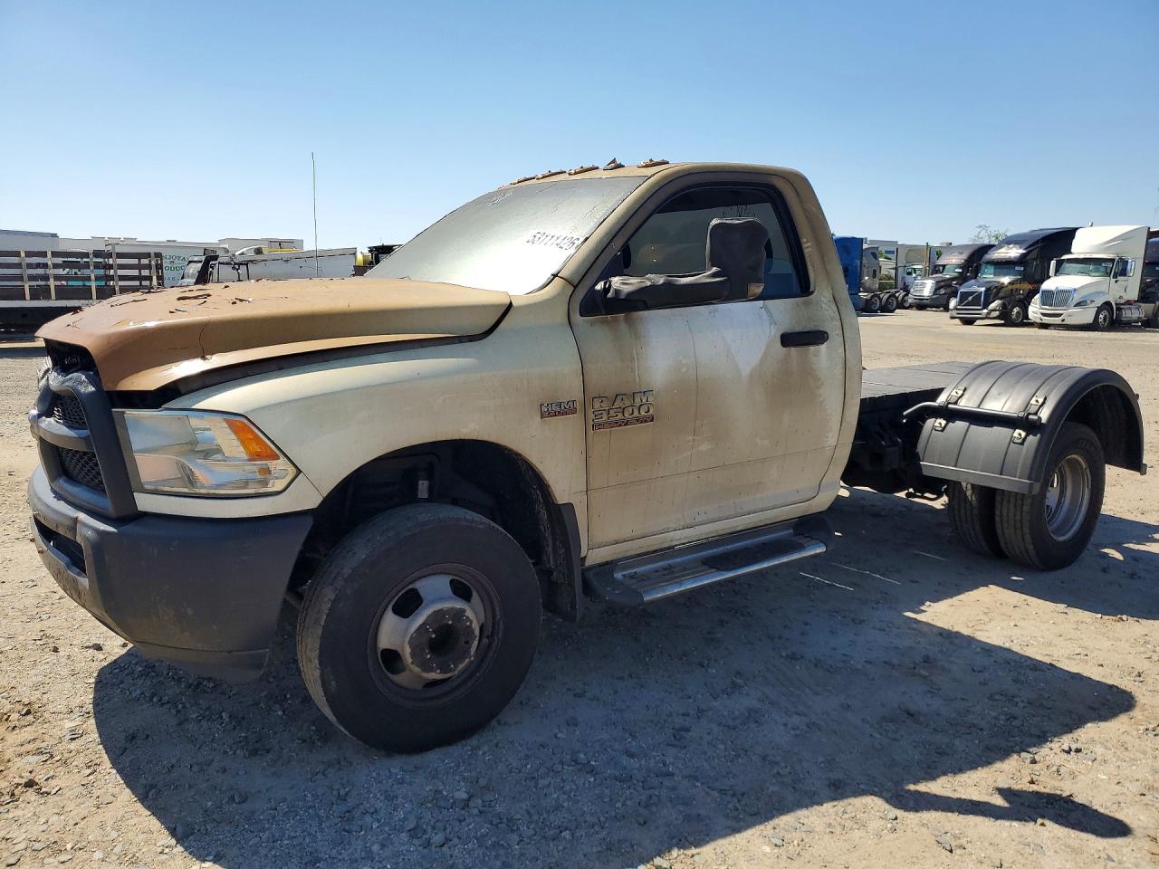 2014 RAM 3500 REG CAB CHASSIS — Front 3/4