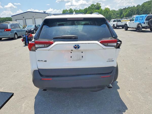 2024 TOYOTA RAV4 XLE
