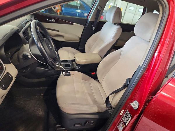 2016 KIA SORENTO L / LX