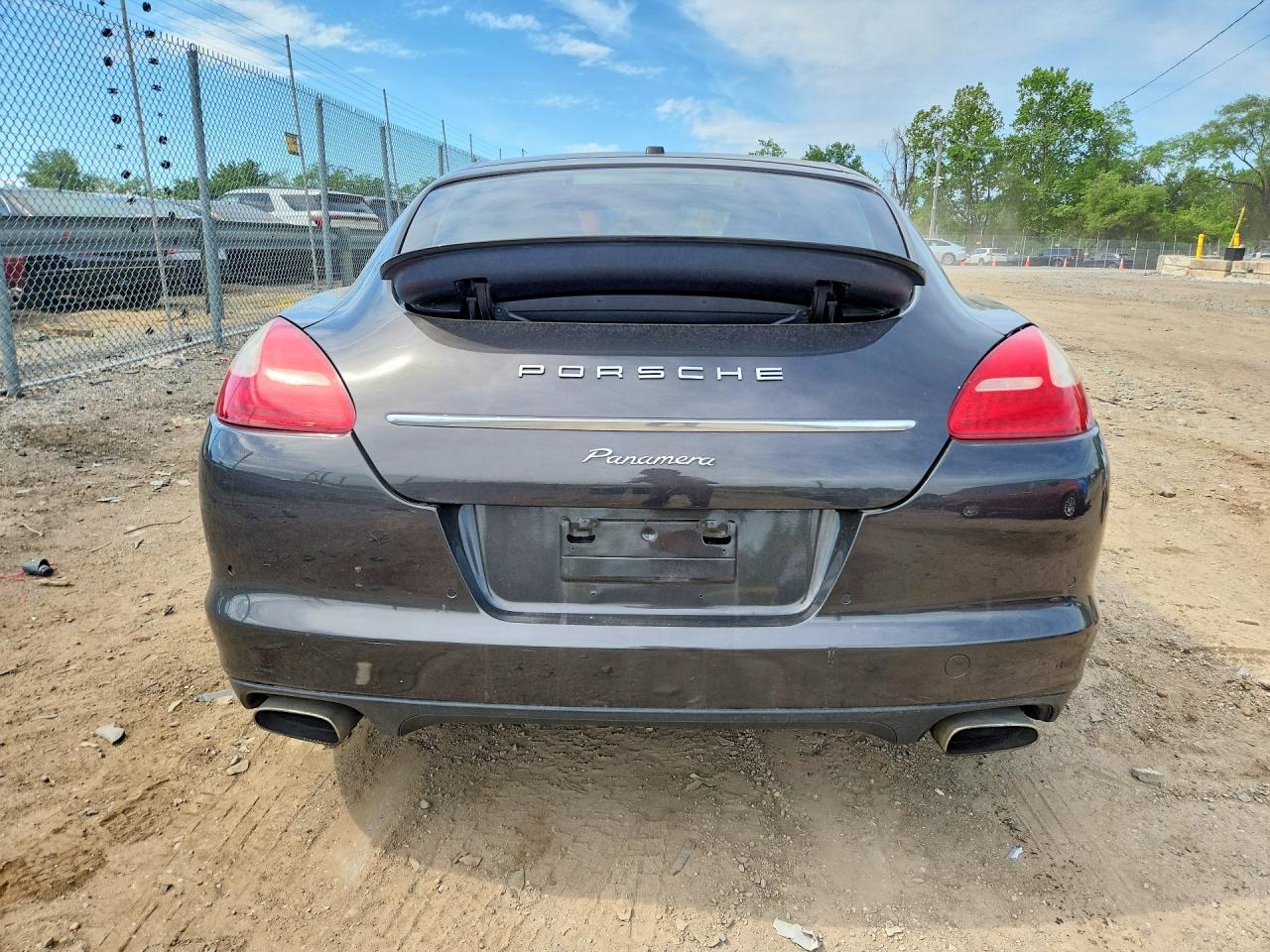 2011 PORSCHE PANAMERA