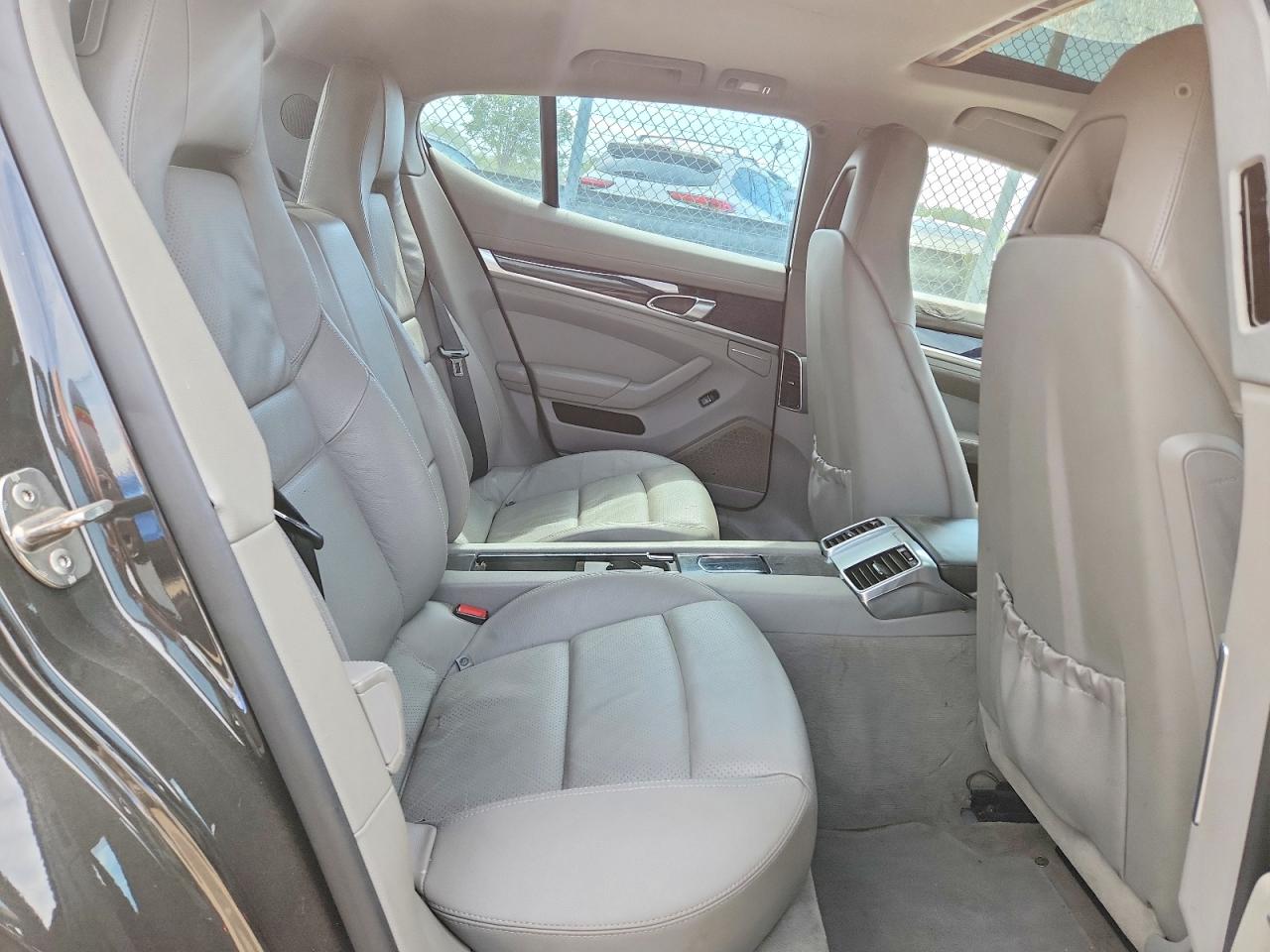 2011 PORSCHE PANAMERA