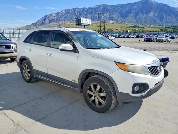 2013 KIA SORENTO Base / LX