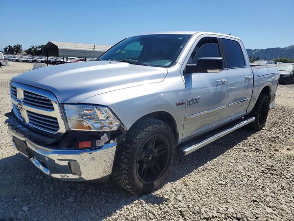 2016 RAM 1500 SLT