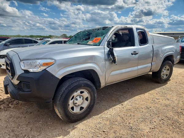 2022 TOYOTA TACOMA SR5 — Front 3/4