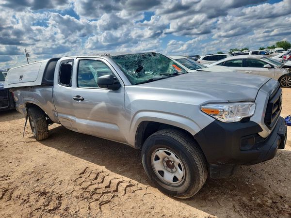 2022 TOYOTA TACOMA SR5 — Passenger 3/4