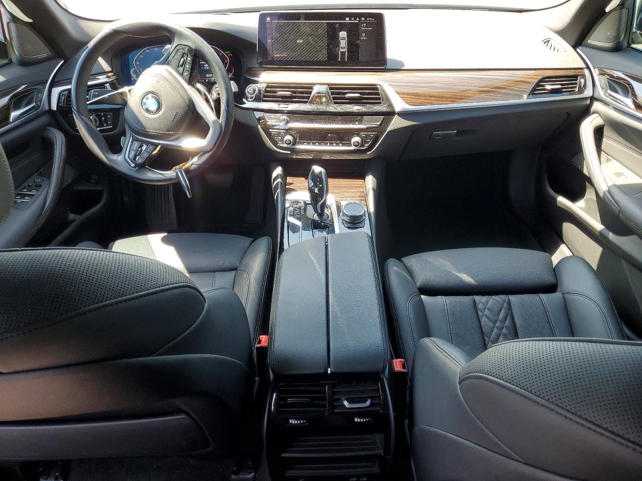2023 BMW 530
