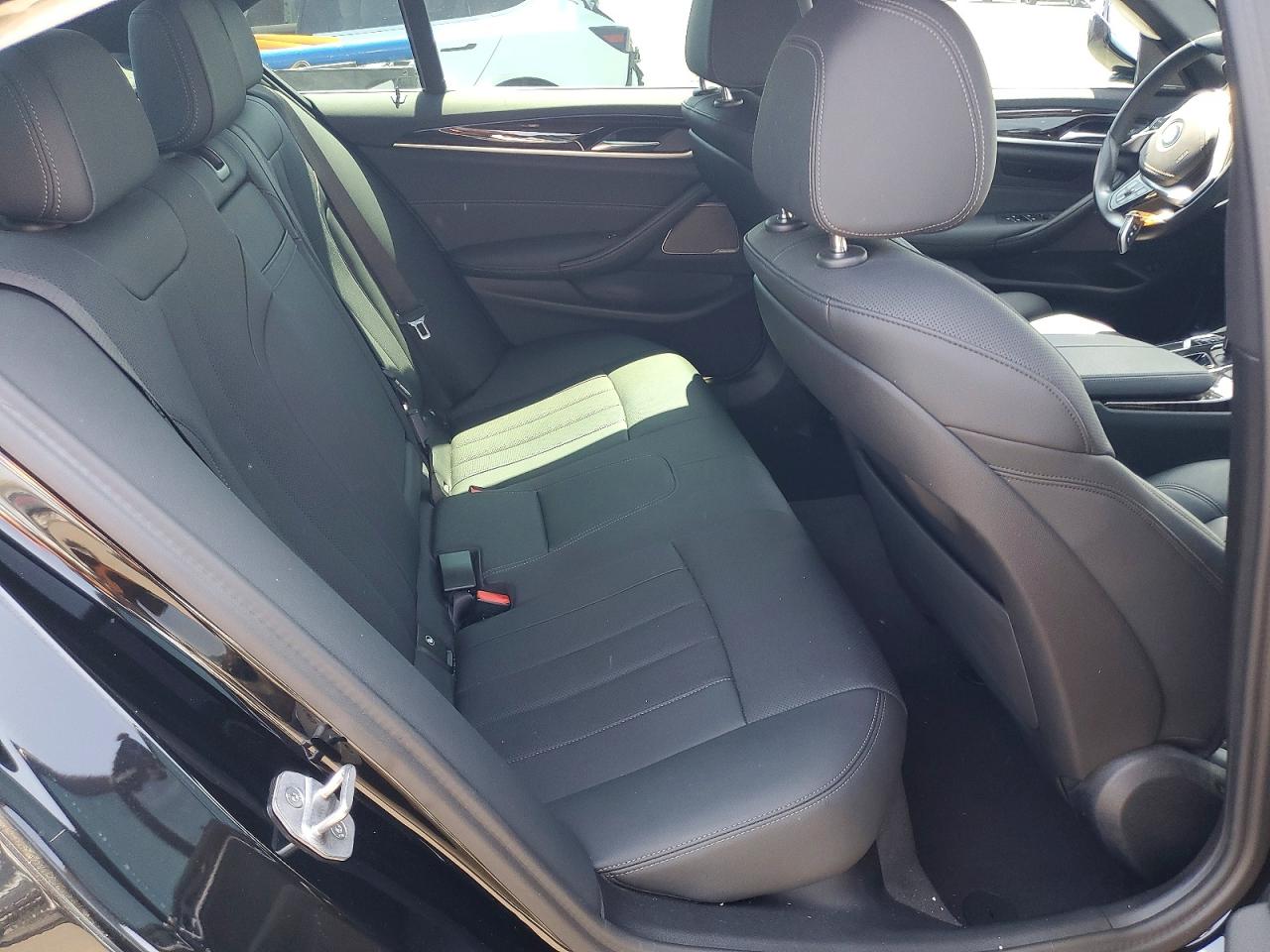 2023 BMW 530