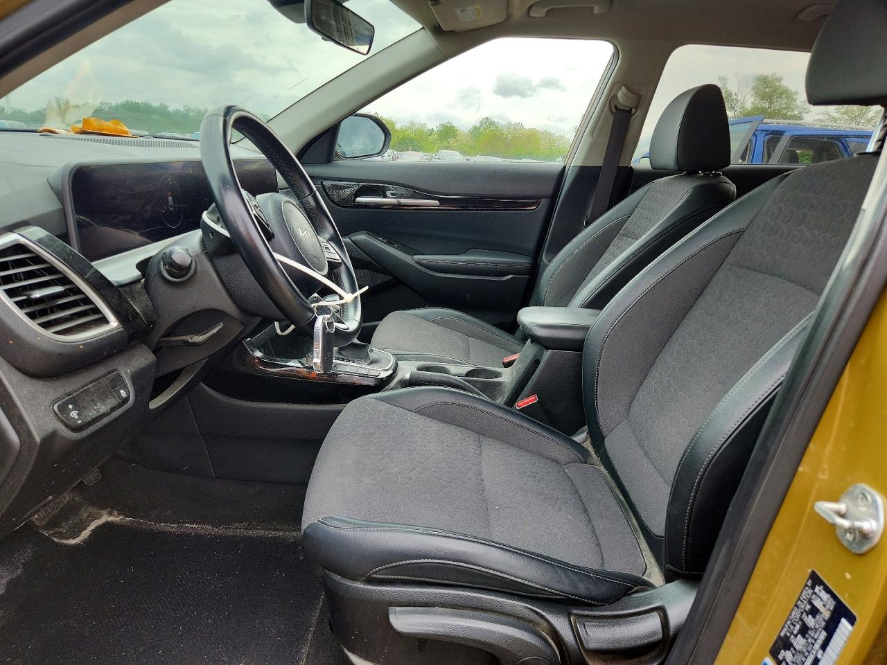2024 KIA SELTOS S, X-Line