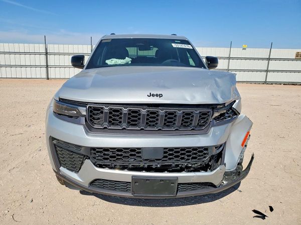 2026 JEEP GRAND CHEROKEE LAREDO 4X4