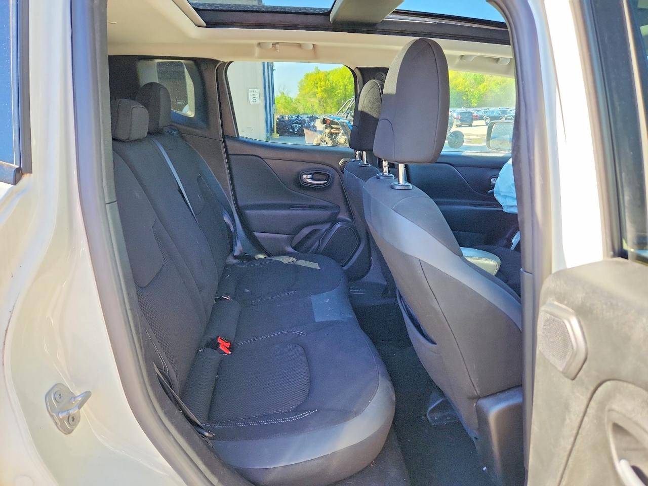 2023 JEEP RENEGADE LATITUDE 4X4