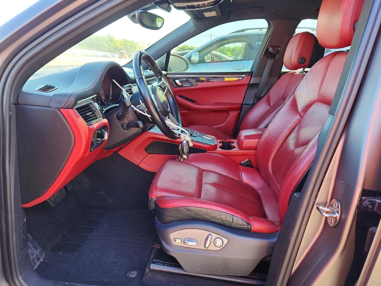 2015 PORSCHE MACAN