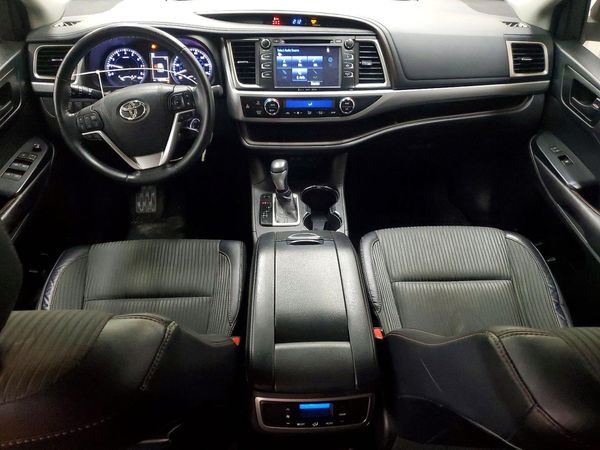 2017 TOYOTA HIGHLANDER