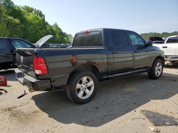 2015 RAM 1500 ST CREW CAB 4X2