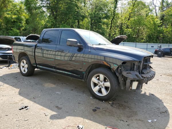 2015 RAM 1500 ST CREW CAB 4X2