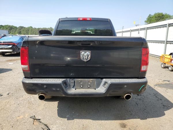 2015 RAM 1500 ST CREW CAB 4X2