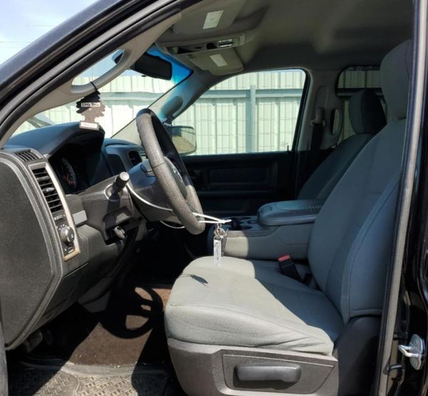 2015 RAM 1500 ST CREW CAB 4X2