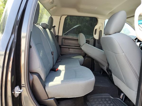 2015 RAM 1500 ST CREW CAB 4X2
