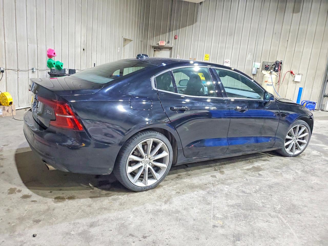 2020 VOLVO S60 Momentum
