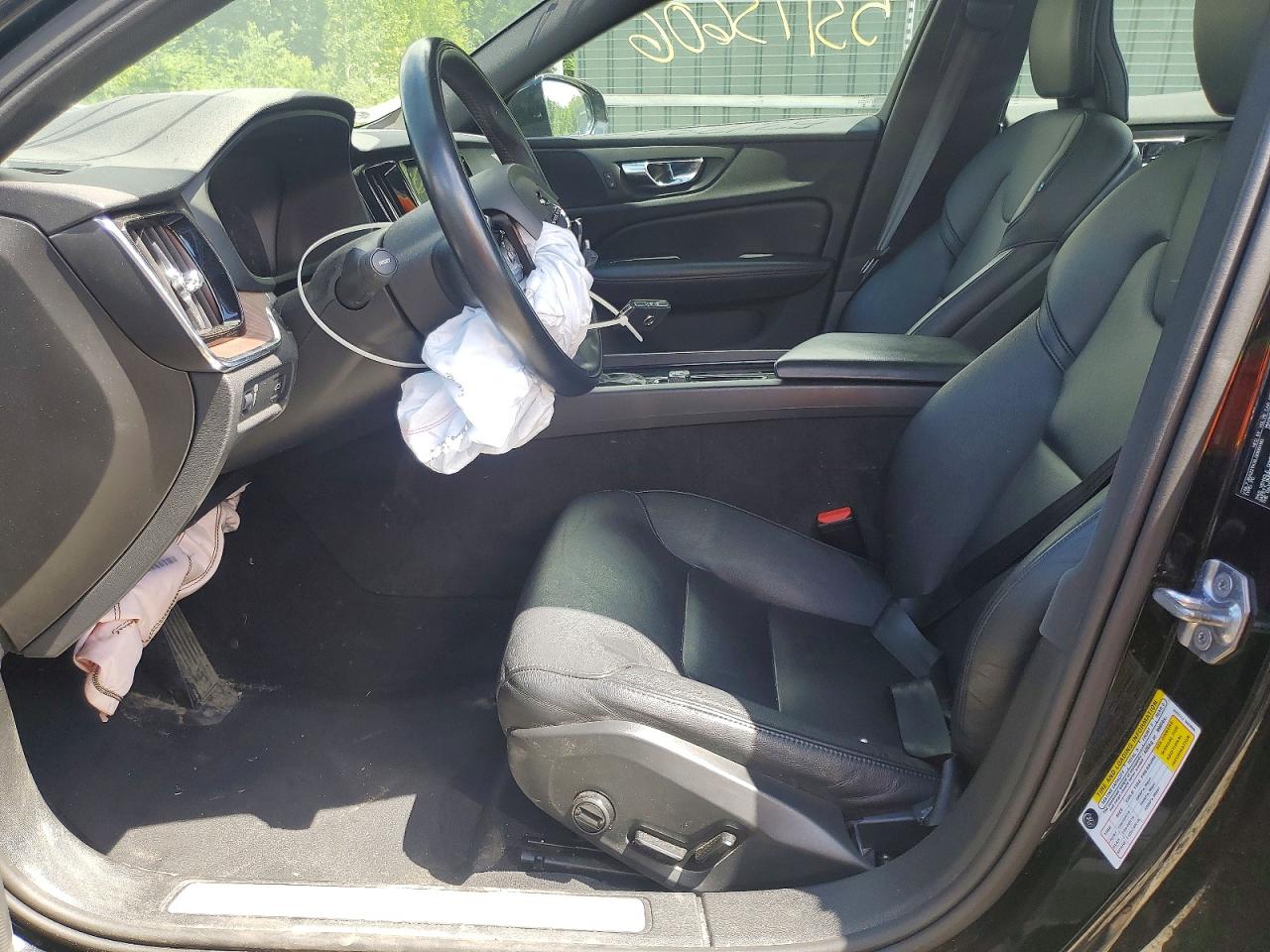 2020 VOLVO S60 Momentum