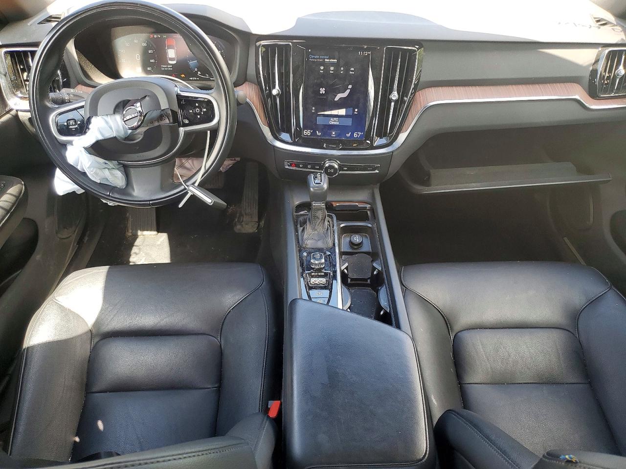 2020 VOLVO S60 Momentum