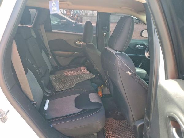 2015 JEEP CHEROKEE SPORT 4X4