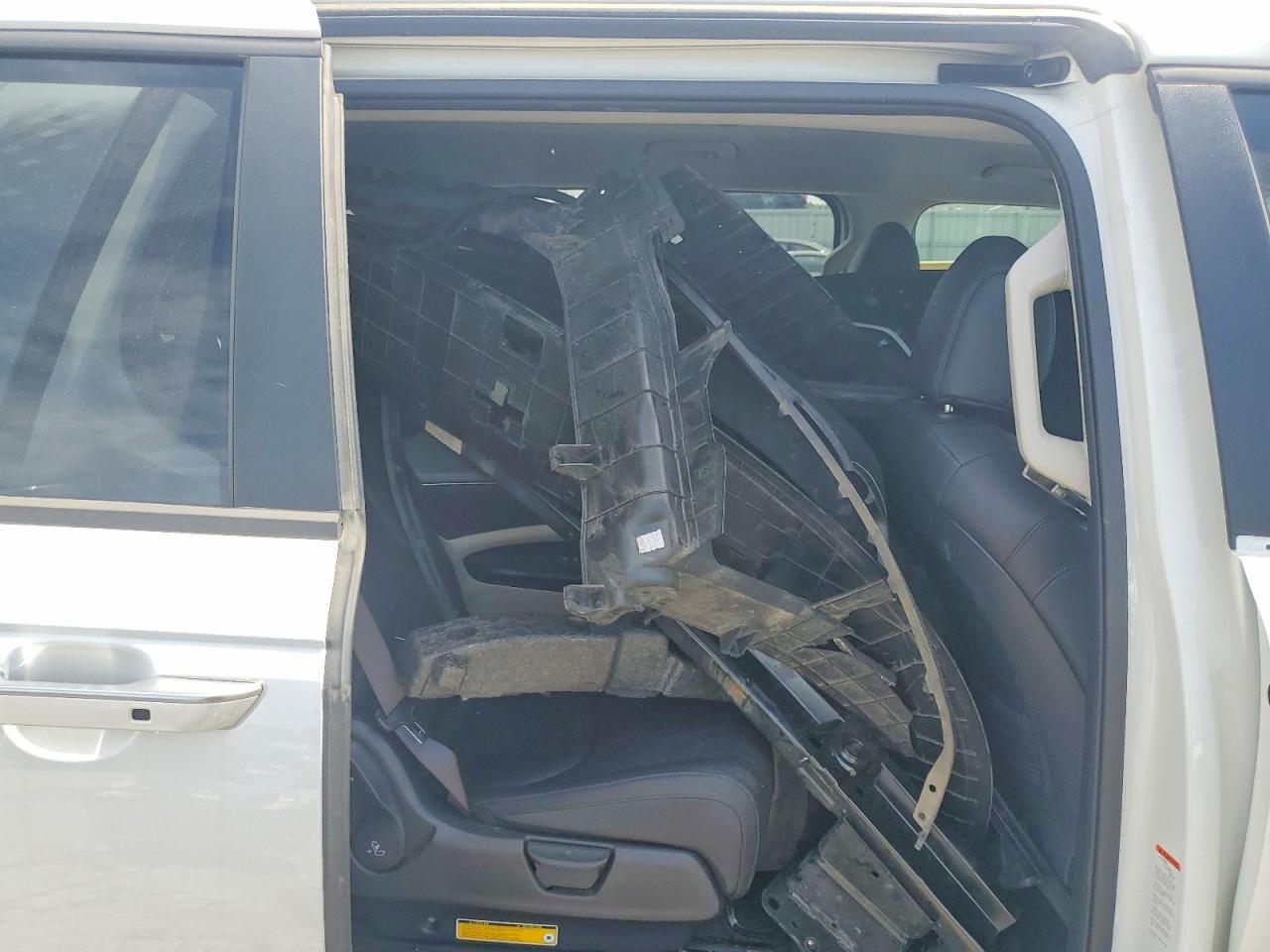2023 KIA CARNIVAL LX, LX Seat Package