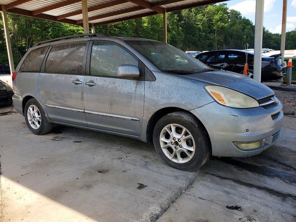 2013 TOYOTA SIENNA