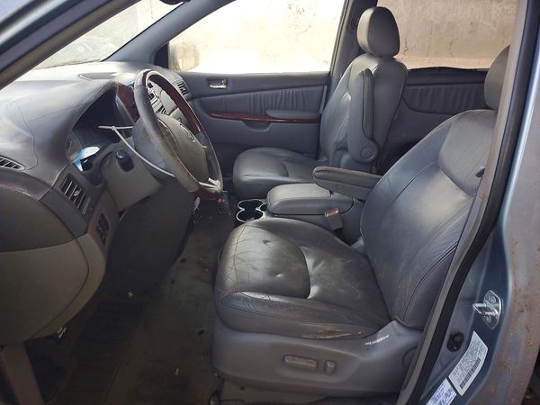 2013 TOYOTA SIENNA